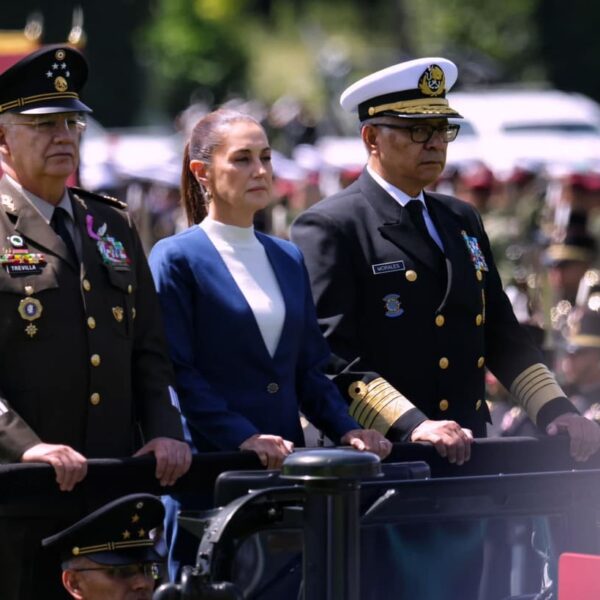 Comandanta Suprema: Claudia Sheinbaum y el nuevo liderazgo militar en México