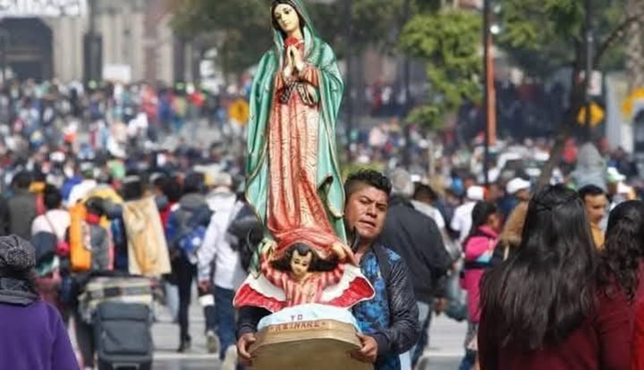 El fervor guadalupano en Tlaxcala: Una tradición de fe y devoción En Tlaxcala, el fervor guadalupano es una de las manifestaciones religiosas más profundas y arraigadas, que año con año realizan peregrinaciones la Basílica de la Virgen de Guadalupe y une a miles de fieles en torno a la figura Guadalupana.